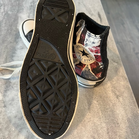 Converse Chuck Taylors , British style, size 4.5 (men) or 6.5 (women) - Picture 3 of 4